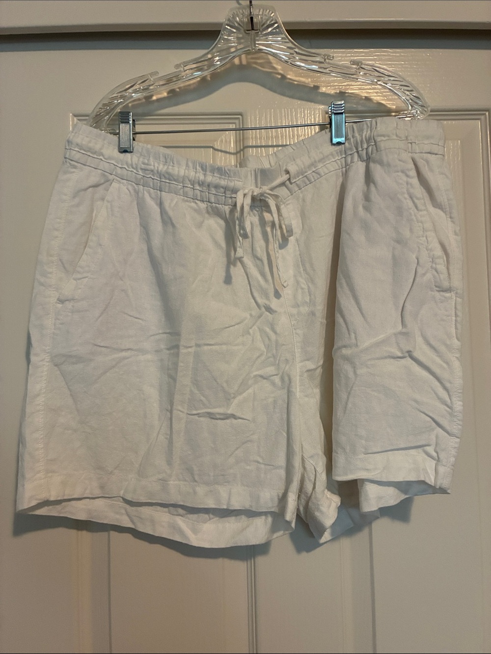 Old Navy White Drawstring Linen-Blend Women's Shorts
